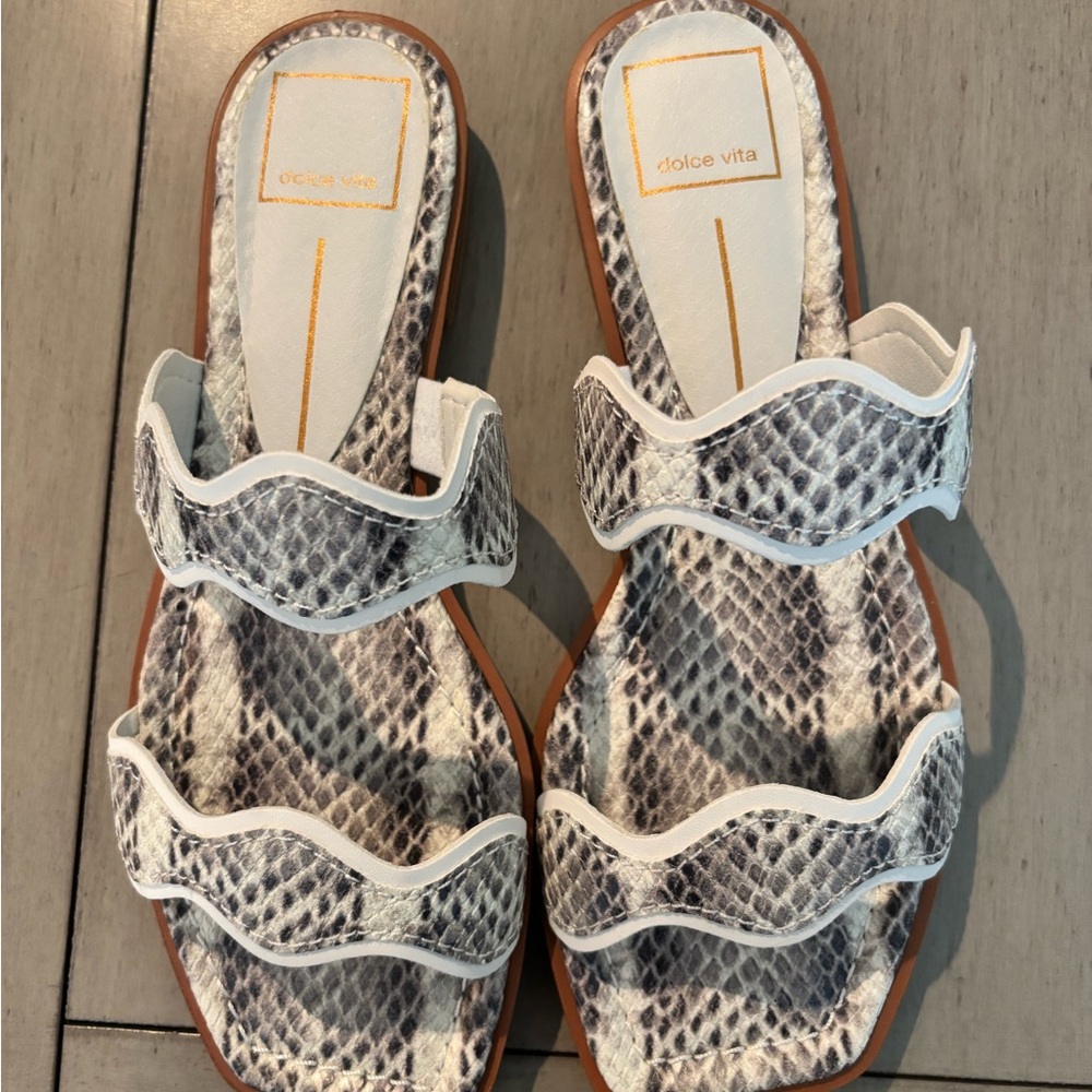 Dolce Vita Women's Snake Print Sandals - White and Gray
